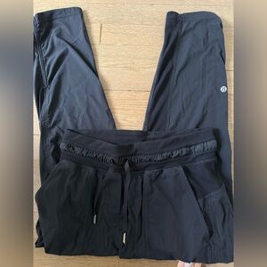 Lululemon Dance Studio MR Crop Pants Size 4
25" Inseam
